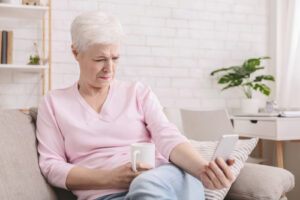 woman with blurry vision from cataracts